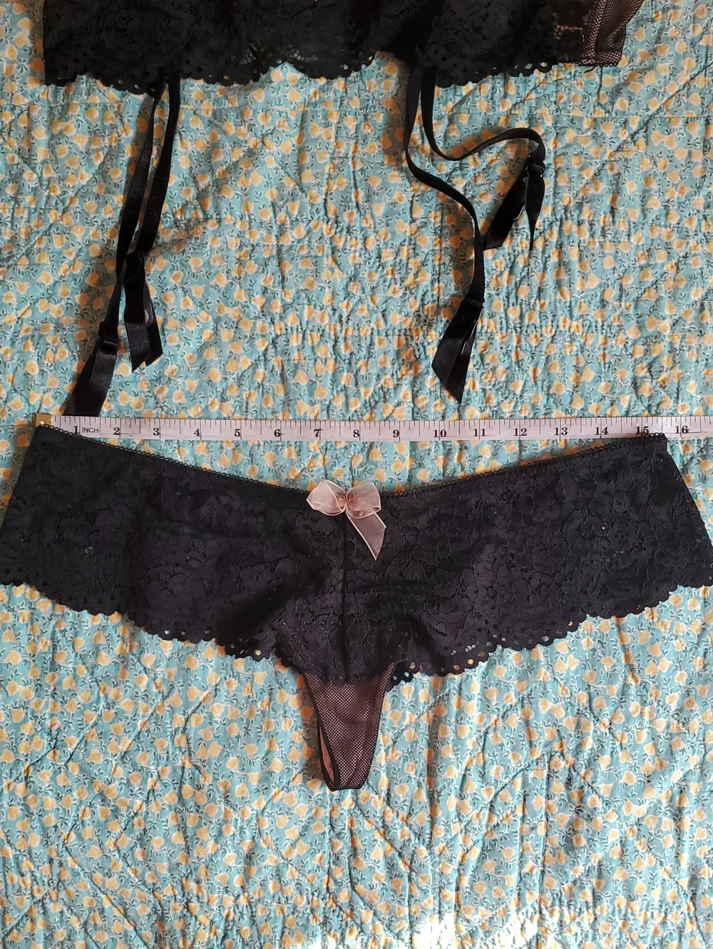 B.Tempted Wacoal 32DDD Ciao Bella Garter Set